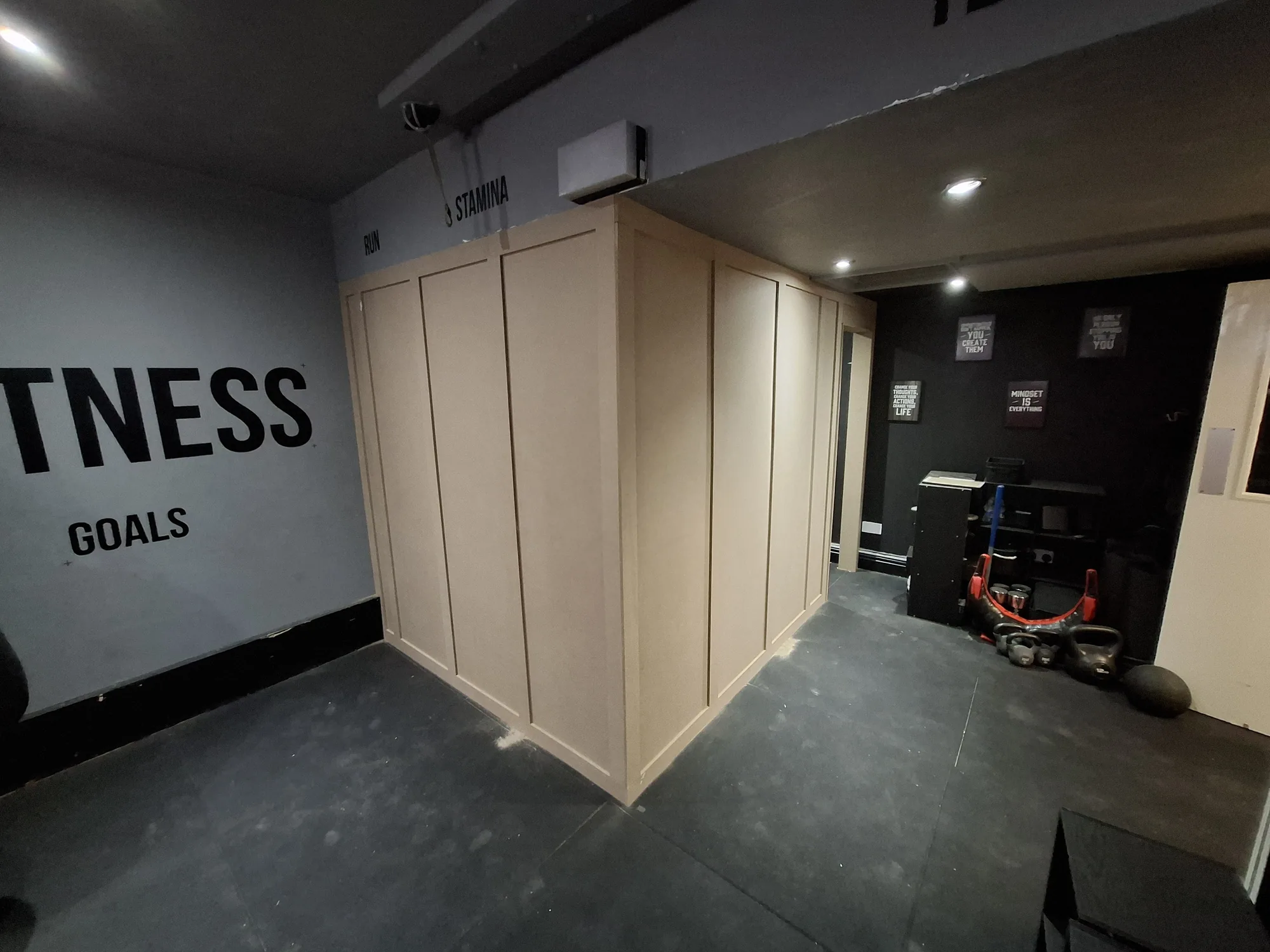 Panelled walls in the home gym